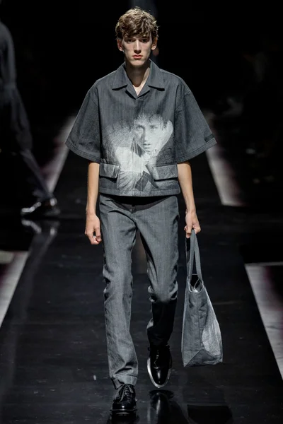 Look 49